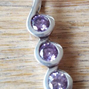 Zirkonia Paars gekleurd