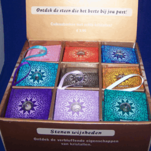 Boekje met (half)edelsteen