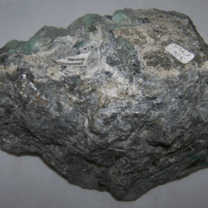 Smaragd in Gesteente